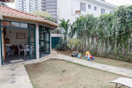 Casa à venda com 288m², 4 quartos e 6 vagasQuintal