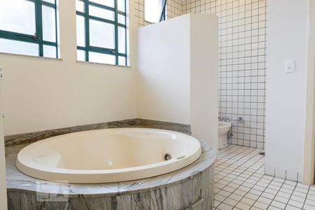 Casa à venda com 288m², 4 quartos e 6 vagasBanheiro da Suite