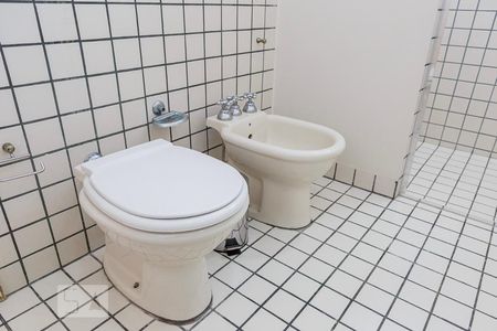 Casa à venda com 288m², 4 quartos e 6 vagasBanheiro 2