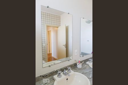 Casa à venda com 288m², 4 quartos e 6 vagasEspelho