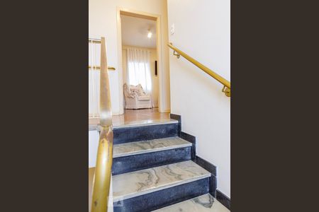 Casa à venda com 288m², 4 quartos e 6 vagasEscada