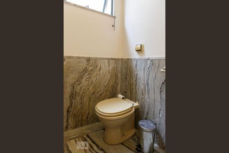 Casa à venda com 288m², 4 quartos e 6 vagasLavabo