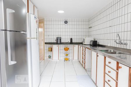 Casa à venda com 288m², 4 quartos e 6 vagasCozinha