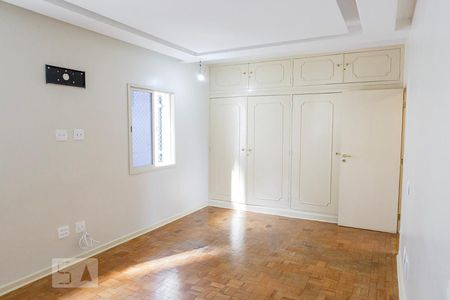 Casa à venda com 288m², 4 quartos e 6 vagasSuite