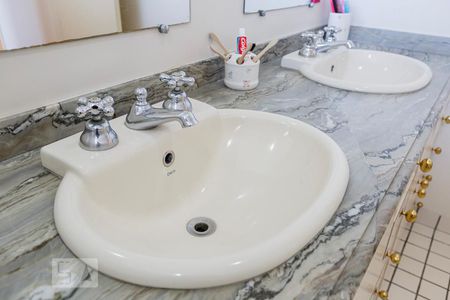 Casa à venda com 288m², 4 quartos e 6 vagasPia