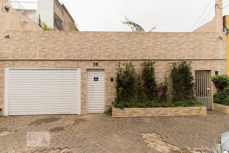 Casa para alugar com 350m², 3 quartos e 3 vagasFachada