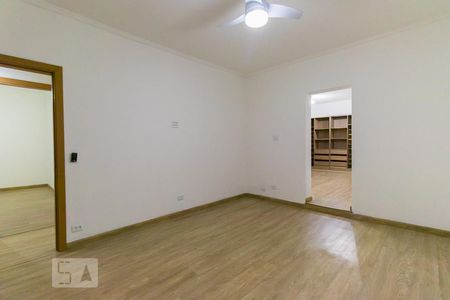 Suíte de casa para alugar com 3 quartos, 350m² em Jardim Botucatu, São Paulo