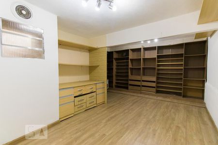 Closset - Suíte de casa para alugar com 3 quartos, 350m² em Jardim Botucatu, São Paulo