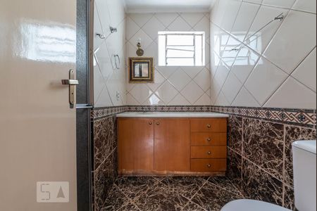 Banheiro da Suíte 2 de casa à venda com 4 quartos, 150m² em Parque Urbano, Porto Alegre