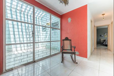 Detalhe corredor de casa à venda com 4 quartos, 150m² em Parque Urbano, Porto Alegre