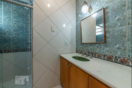 Detalhe banheiro de casa à venda com 4 quartos, 150m² em Parque Urbano, Porto Alegre