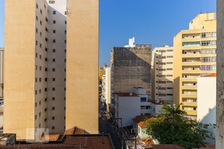 Vista da suíte de apartamento para alugar com 1 quarto, 59m² em Centro, Campinas