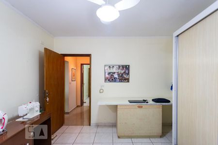Quarto de casa à venda com 4 quartos, 250m² em Umuarama, Osasco
