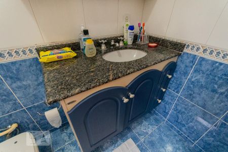 Casa à venda com 198m², 4 quartos e 2 vagas Casa à venda com 198m², 4 quartos e 2 vagasBanheiro da Suite