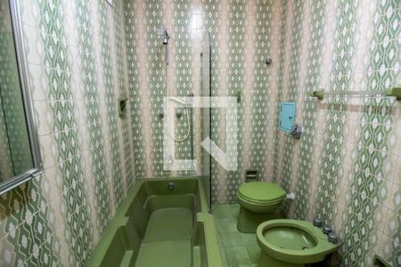 Casa à venda com 180m², 3 quartos e 2 vagasBanheiro