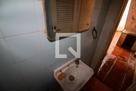 Casa à venda com 180m², 3 quartos e 2 vagasBanheiro de serviço