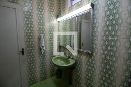 Casa à venda com 180m², 3 quartos e 2 vagasBanheiro