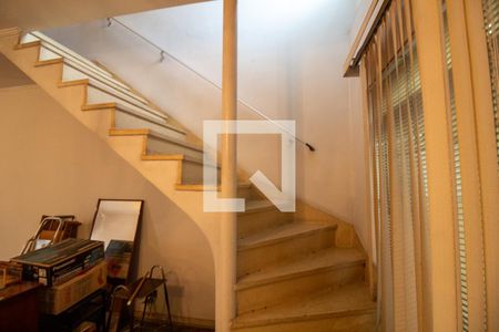 Escada de casa para alugar com 3 quartos, 180m² em Vila Cordeiro, São Paulo