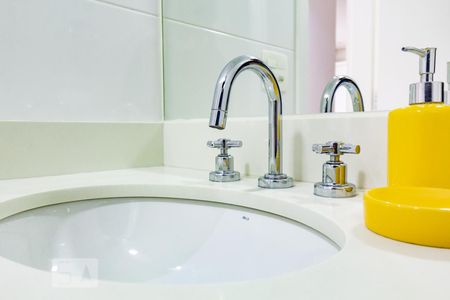 Apartamento à venda com 64m², 2 quartos e 1 vaga Apartamento à venda com 64m², 2 quartos e 1 vagaBanheiro Social