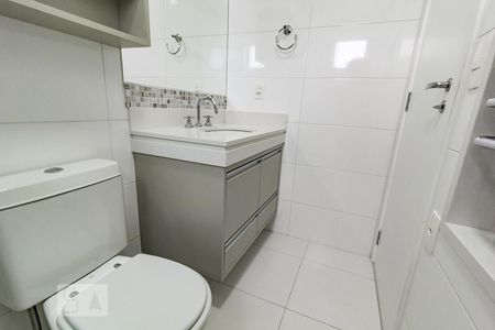 Apartamento à venda com 64m², 2 quartos e 1 vaga Apartamento à venda com 64m², 2 quartos e 1 vagaBanheiro da Suíte
