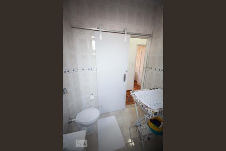 Apartamento à venda com 69m², 2 quartos e sem vaga Apartamento à venda com 69m², 2 quartos e sem vagaBanheiro social