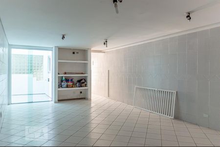 Casa à venda com 380m², 5 quartos e 4 vagas Casa à venda com 380m², 5 quartos e 4 vagasSalão de Festa