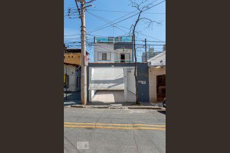 Casa à venda com 380m², 5 quartos e 4 vagas Casa à venda com 380m², 5 quartos e 4 vagasFachada