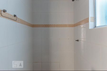 Casa à venda com 380m², 5 quartos e 4 vagas Casa à venda com 380m², 5 quartos e 4 vagasBanheiro 4