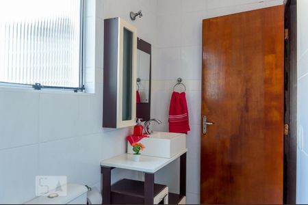 Casa à venda com 380m², 5 quartos e 4 vagas Casa à venda com 380m², 5 quartos e 4 vagasBanheiro 2