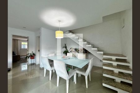 Sala de casa de condomínio à venda com 4 quartos, 220m² em Camorim, Rio de Janeiro