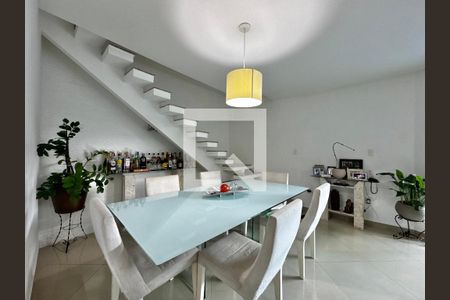 Sala de casa de condomínio à venda com 4 quartos, 220m² em Camorim, Rio de Janeiro