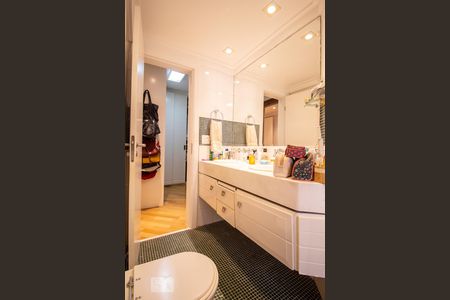 Apartamento para alugar com 173m², 3 quartos e 4 vagasBanheiro do Quarto 3