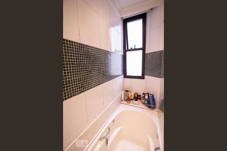 Apartamento para alugar com 173m², 3 quartos e 4 vagasBanheiro do Quarto 3