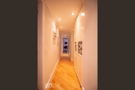 Apartamento para alugar com 173m², 3 quartos e 4 vagasCorredor