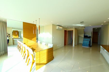 Salade Apartamento com 3 quartos, 210m² Vila Galvão