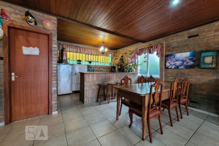 Casa à venda com 400m², 4 quartos e 6 vagas Casa à venda com 400m², 4 quartos e 6 vagasEspaço Gourmet