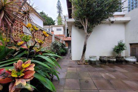 Casa à venda com 400m², 4 quartos e 6 vagas Casa à venda com 400m², 4 quartos e 6 vagasÁrea Externa