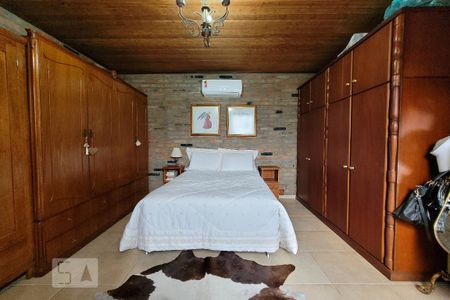 Casa à venda com 400m², 4 quartos e 6 vagas Casa à venda com 400m², 4 quartos e 6 vagasQuarto