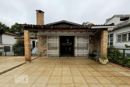 Casa à venda com 400m², 4 quartos e 6 vagas Casa à venda com 400m², 4 quartos e 6 vagasSacada