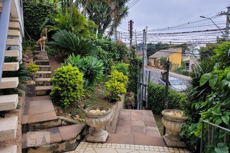 Casa à venda com 400m², 4 quartos e 6 vagas Casa à venda com 400m², 4 quartos e 6 vagasEntrada