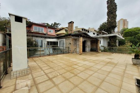 Casa à venda com 400m², 4 quartos e 6 vagas Casa à venda com 400m², 4 quartos e 6 vagasSacada