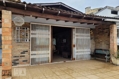 Casa à venda com 400m², 4 quartos e 6 vagas Casa à venda com 400m², 4 quartos e 6 vagasSacada