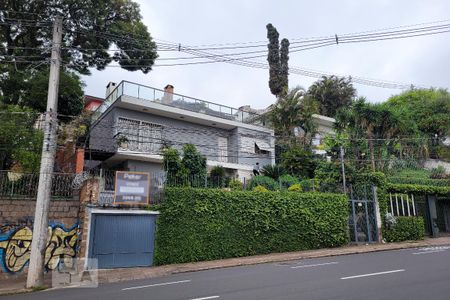 Fachada de casa à venda com 4 quartos, 400m² em Cristal, Porto Alegre