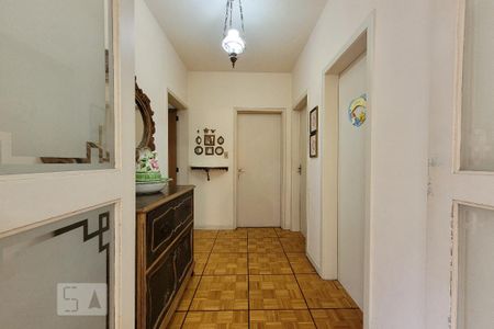 Casa à venda com 400m², 4 quartos e 6 vagas Casa à venda com 400m², 4 quartos e 6 vagasCorredor Quartos