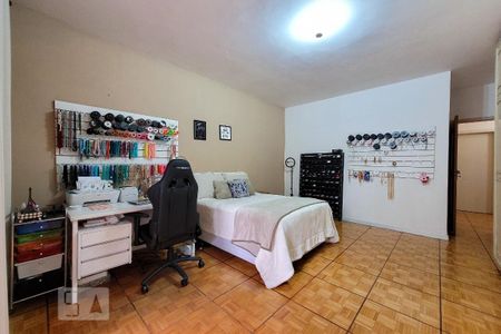 Casa à venda com 400m², 4 quartos e 6 vagas Casa à venda com 400m², 4 quartos e 6 vagasQuarto