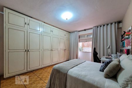 Casa à venda com 400m², 4 quartos e 6 vagas Casa à venda com 400m², 4 quartos e 6 vagasQuarto