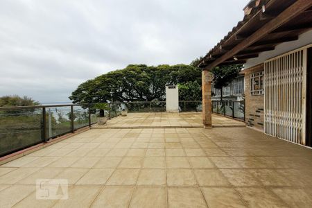 Casa à venda com 400m², 4 quartos e 6 vagas Casa à venda com 400m², 4 quartos e 6 vagasSacada