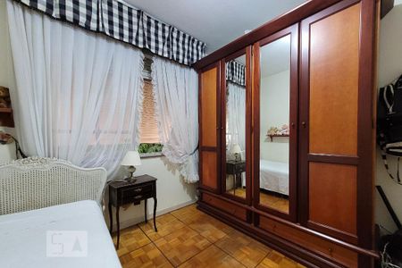 Casa à venda com 400m², 4 quartos e 6 vagas Casa à venda com 400m², 4 quartos e 6 vagasQuarto
