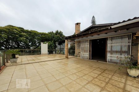 Casa à venda com 400m², 4 quartos e 6 vagas Casa à venda com 400m², 4 quartos e 6 vagasSacada