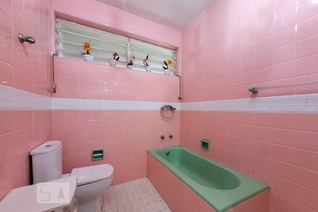 Casa à venda com 400m², 4 quartos e 6 vagas Casa à venda com 400m², 4 quartos e 6 vagasBanheiro